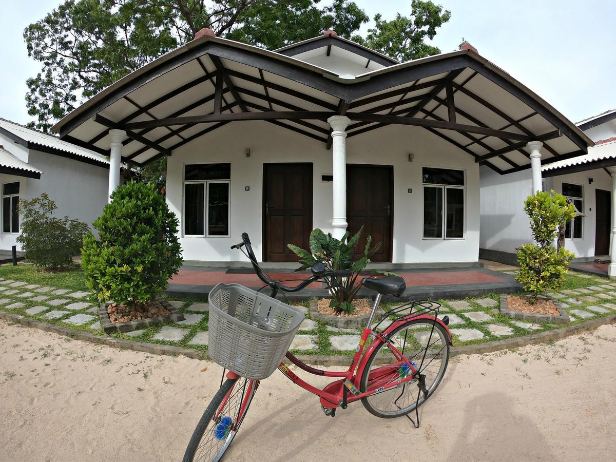 Luna Beach Hotel นิลาเวลี ภายนอก รูปภาพ