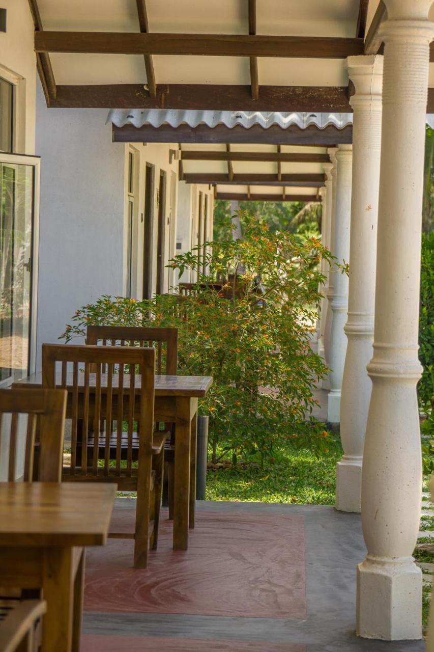 Luna Beach Hotel นิลาเวลี ภายนอก รูปภาพ
